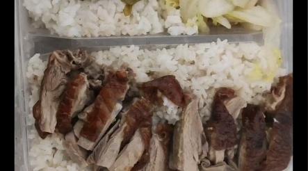 买了个鸭肉饭15块。