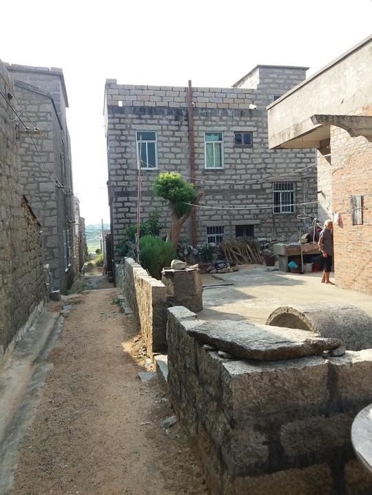 房子像碉堡,美感与功能兼具——平潭瓦瑶村,看澳村,斗门村石头厝掠影