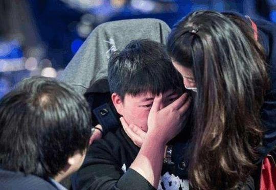 uzi打韩服现场崩溃开哭，重现职业生涯经典一幕?真的太难了