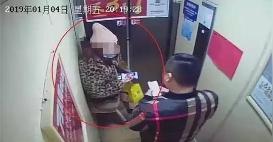 美女带狗上门求照顾竟是一桩骗局，一觉惊醒狗走财散