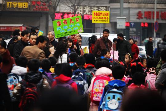 西安"小饭桌"生意火爆难掩隐忧家长担心又无奈