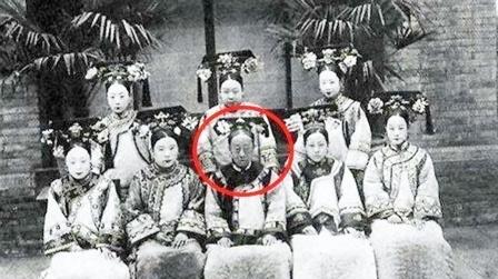 清朝有一个传奇公主，她长相奇丑但心地善良，慈禧都要让她三分