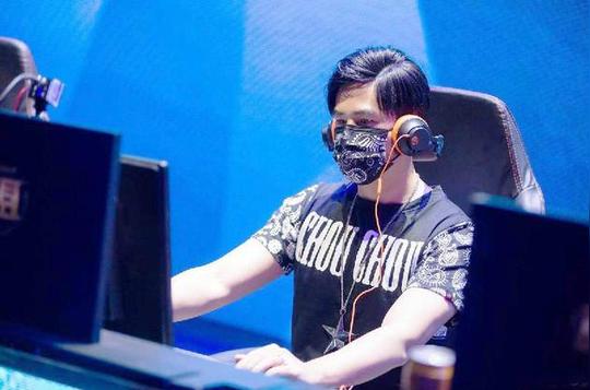 周杰伦创业开"魔杰电竞馆":idg已经抢到份额了