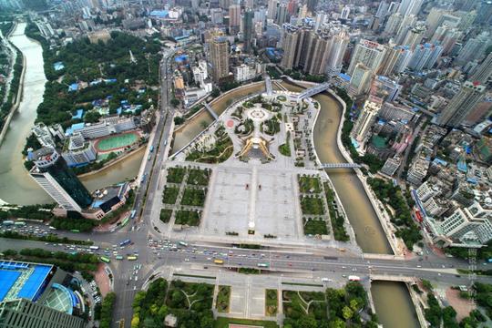 "斯凯威"团队用无人机拍摄的贵阳市筑城广场全景.
