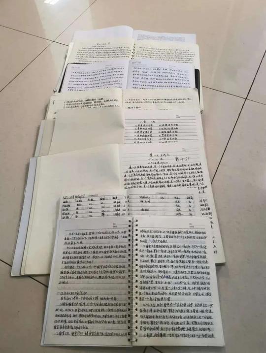 笔记本上每句话像打了鸡血一样，谎话连篇却又激情澎湃。