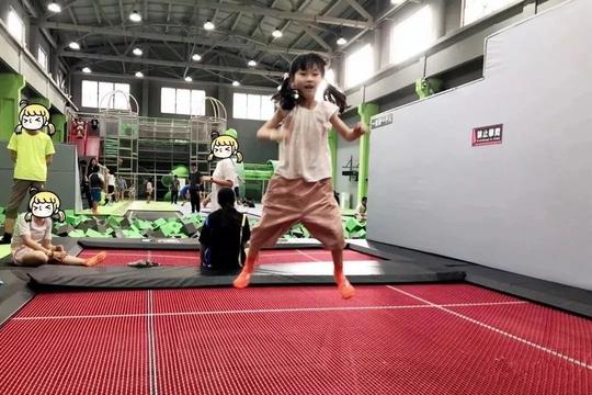 火爆抖音的蹦床落地高新!【233游乐园】带你去感受极致弹跳!