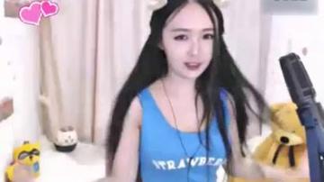 美少女抓胸性感动漫gif动图