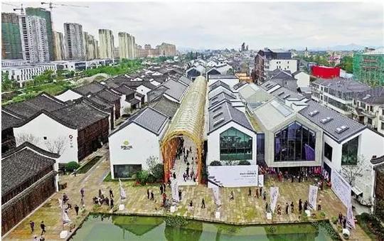 余杭梦想小镇创业大街打造4万多平方米江南水乡韵味的互联网众创空间.