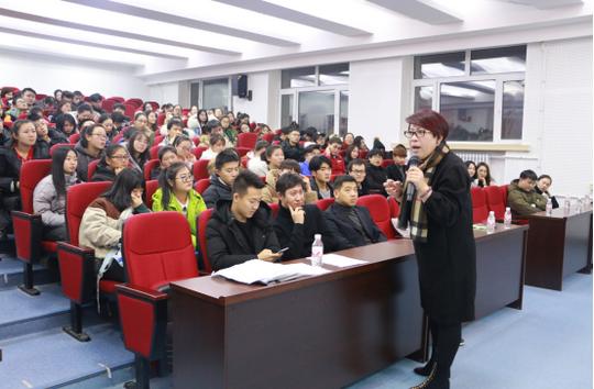我校举办"哈尔滨学院大学生创业知识培训会"