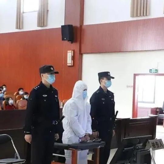 染指招标、培训、项目验收，海南一地扶贫办负责人敛财上百万元