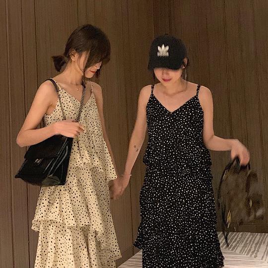 胡楚靓波点吊带裙女2019夏季很仙的法国小众中长款闺蜜装蛋糕裙