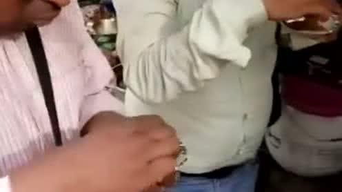 看看阿三哥卖早餐生意还不错的样纸这卖的究竟是啥?