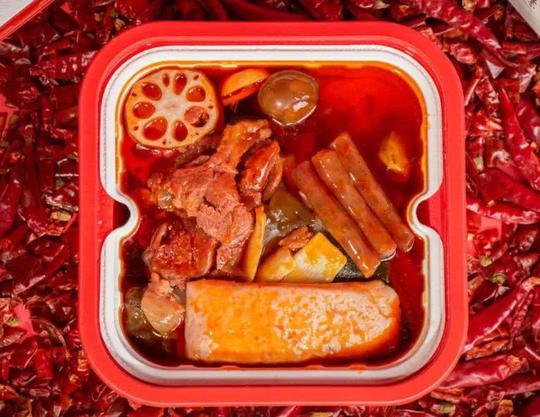 家里蹲懒人福利:自热方便火锅走红,在家也能吃到美味