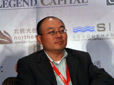 图为青云创投总裁叶东专场讨论中发言.(来源:新浪创业全权摄)-