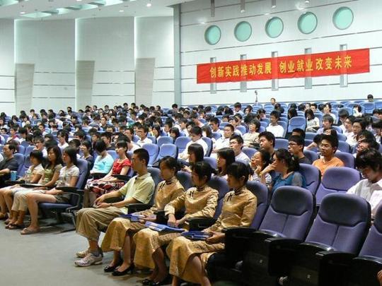 但是这两个项目对大学生来说难度太大了,大学生校园创业有什么低门槛