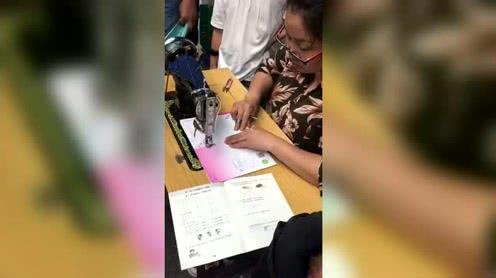 学校门口，最火爆的生意
