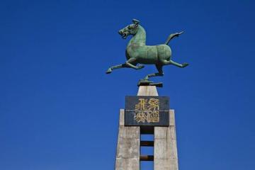 马踏飞燕是哪里的旅游标志？