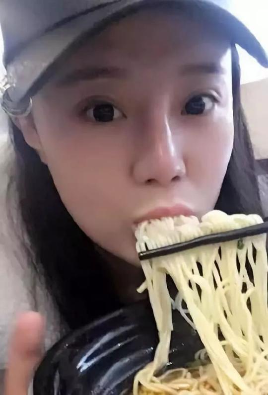 【奇葩】这个耍直播的媳妇叶子麻的了不得!快手被封就