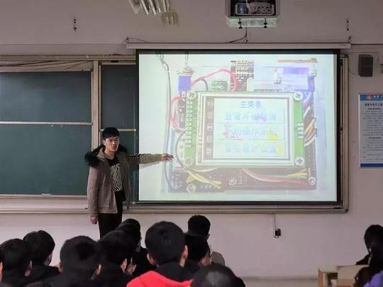 临沂大学物理与电子工程学院举办大学生科技创新创业小讲堂活动