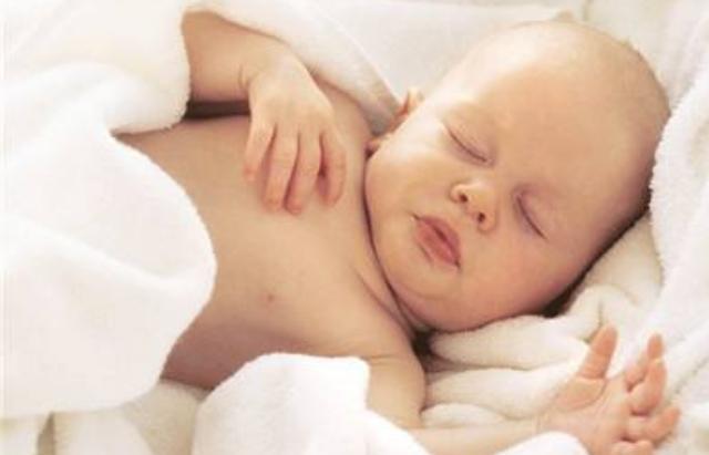 母乳喂养怎么让宝宝一次吃饱