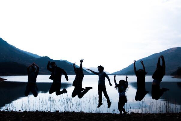 寒假作业多的搞笑说说