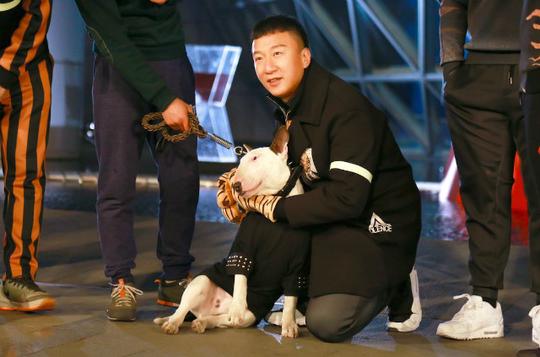 明星赚钱很容易?黄宗泽拍戏汗流浃背,孙红雷吻戏呕吐三天!