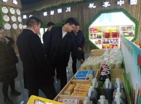 调研过程中,朱松华主任对仁寿农村电商服务和青年就业创业表示高度