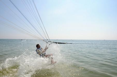 海天空降落伞跳伞运动休息竞争吊索空中娱乐驱动器运动积极图片