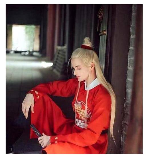 当外国人穿上汉服，“颜值爆表”，网友：我恋爱了