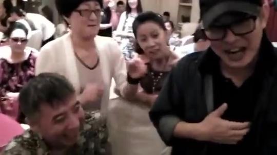 李连杰和师兄弟参加师傅80岁生日宴会