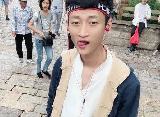 快手大乱!4大一线网红被曝人气有假,刘一手:十万加主播仅3人