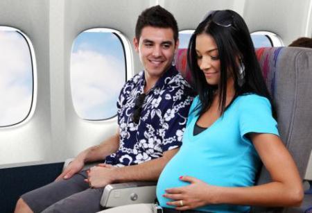 孕妇乘飞机会影响胎儿吗?专家:孕36周以上别坐飞机