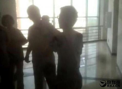 南昌工学院大四男生偷窥女生上厕所并用手机拍摄