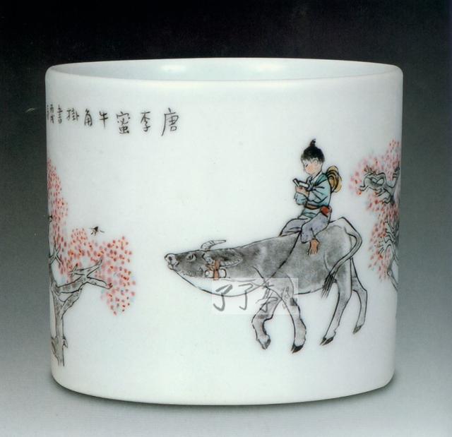 王小鳳,高級工藝美術師,安徽黟縣人,1957年生於景德鎮陶瓷世家,1980年