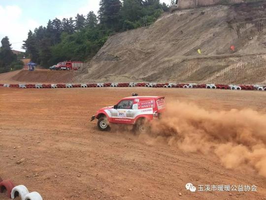 云南玉溪洛河越野车比赛激情上演,玉溪暖暖公益为志愿