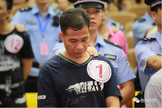 黑老大14年半刑期坐不到7年牢出狱后立刻重整旗鼓、重操旧业