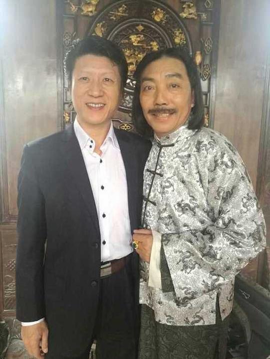 他还说,潮汕人都很懂做生意呀,他家在香港也做茶叶生意.