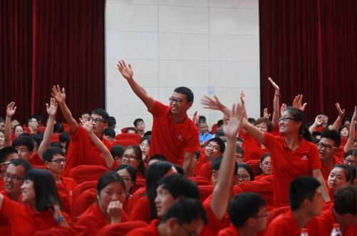 庄启传谆嘱新员工:在岗位创新创业早点牛起来