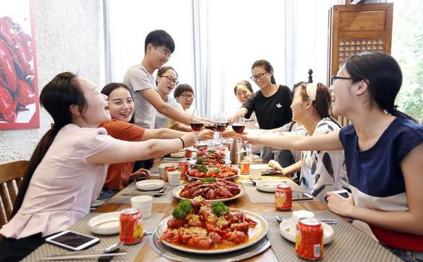 吃饭聚会开心的句子,朋友吃饭相聚的美好语句?-语录网