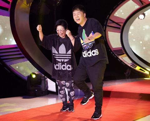 杜海涛陈赫《年代秀》体验分娩痛并快乐着?