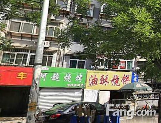 花园小区二区一楼一室一厅可做门头做生意门前能停车