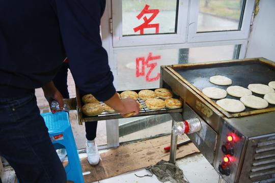 90后大学生放弃2万月薪创业卖烧饼月入4万买吉普