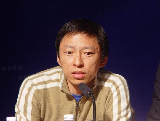 清华学子创业失败,靠抱大腿身家100亿,马云连换猛将也