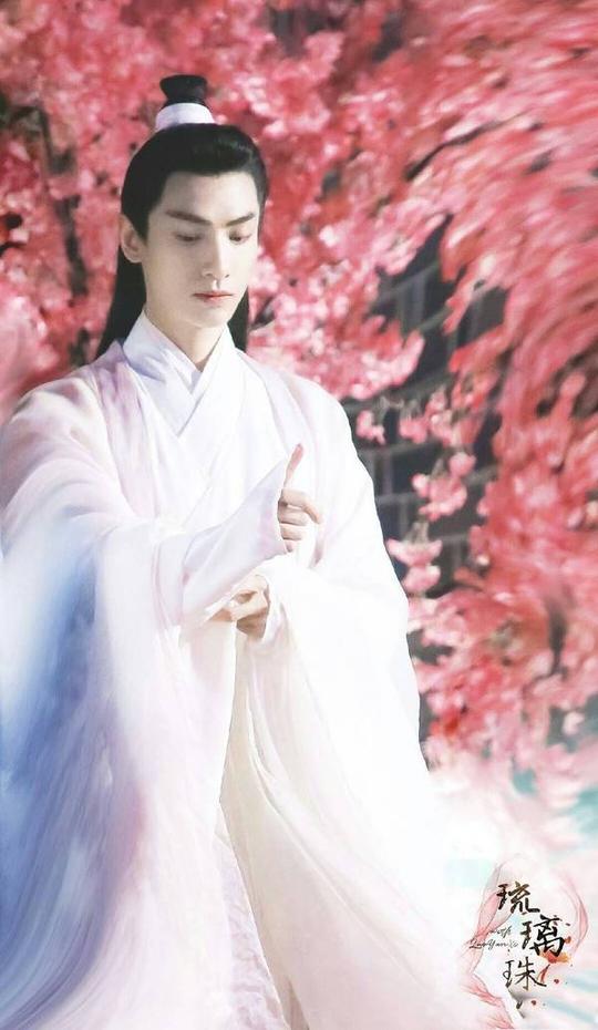 抖音超火的“变凶”视频，最近大火的罗云熙拍摄演绎帅气逼人