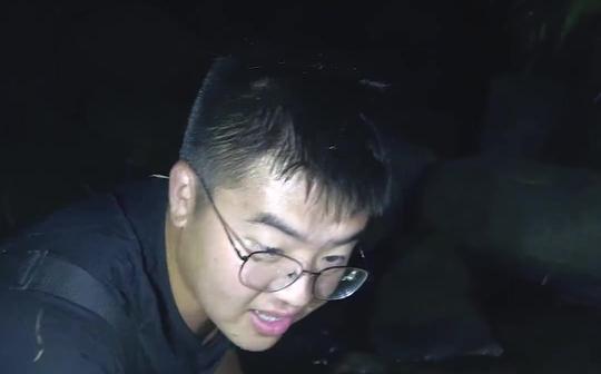夜晚去照螃蟹，最后却发现有发红光的……三农户外抓螃蟹新农人计划