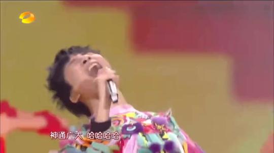 大张伟“魔曲”再现，王一博变小迷弟，蹦迪姿势好熟练!