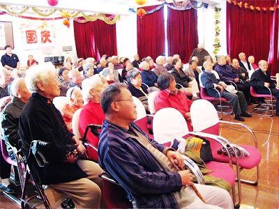 北京志愿者主题公益电影微笑圈走进香山老年公寓慰问老年朋友