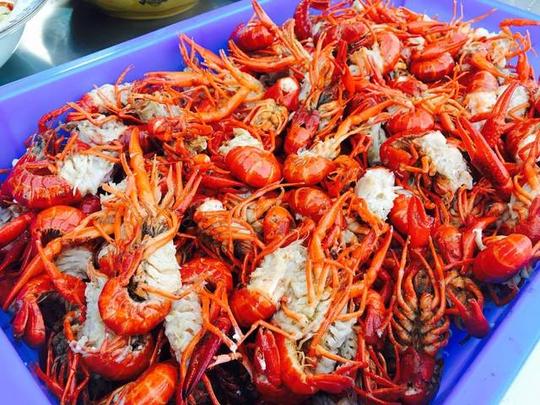 从路边摊到夜宵店,十年"倒时差"的餐饮生活!不好吃生意会爆满?
