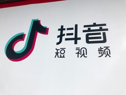 2亿,同比增长32.3%,这意味着每十个移动互联网用户中就有7.