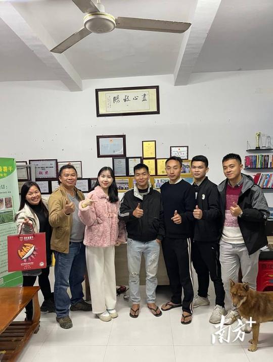 如今谢洪荣的创业团队不断发展壮大。